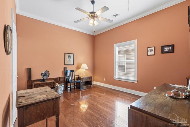 2568 Gulf Breeze Ave, Pensacola, FL 32507