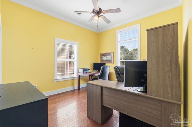 2568 Gulf Breeze Ave, Pensacola, FL 32507