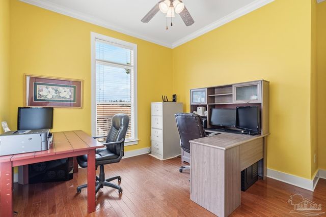 2568 Gulf Breeze Ave, Pensacola, FL 32507