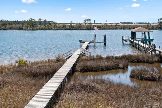 2568 Gulf Breeze Ave, Pensacola, FL 32507