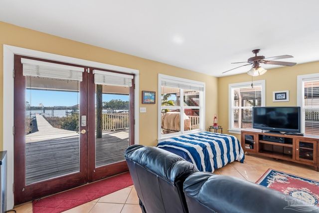 2568 Gulf Breeze Ave, Pensacola, FL 32507