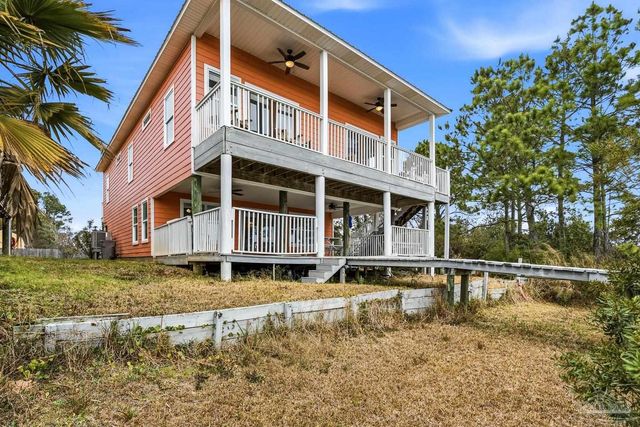 2568 Gulf Breeze Ave, Pensacola, FL 32507