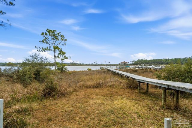 2568 Gulf Breeze Ave, Pensacola, FL 32507