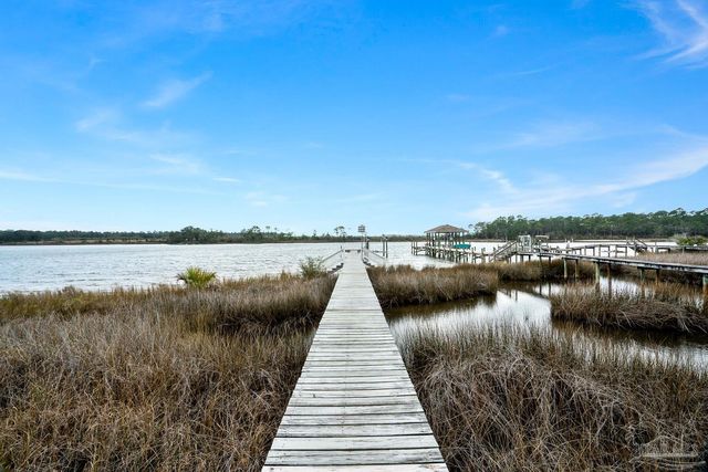 2568 Gulf Breeze Ave, Pensacola, FL 32507