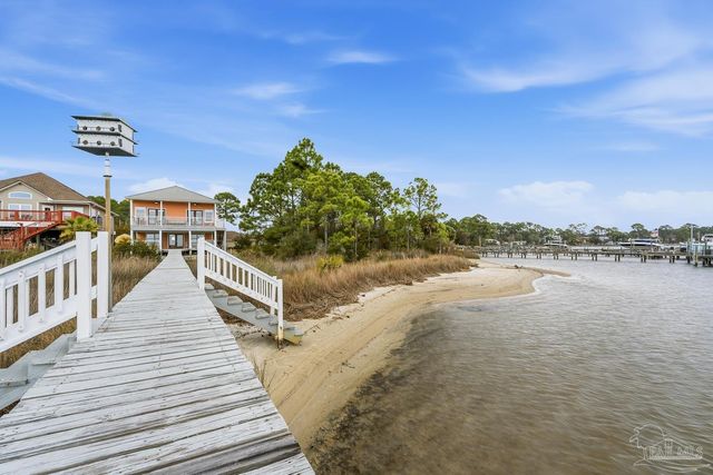 2568 Gulf Breeze Ave, Pensacola, FL 32507