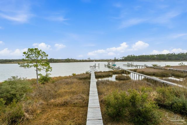 2568 Gulf Breeze Ave, Pensacola, FL 32507