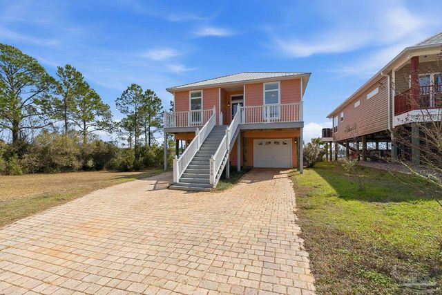 2568 Gulf Breeze Ave, Pensacola, FL 32507