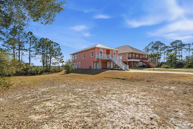 2568 Gulf Breeze Ave, Pensacola, FL 32507