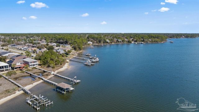 2568 Gulf Breeze Ave, Pensacola, FL 32507