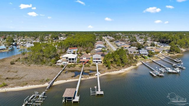 2568 Gulf Breeze Ave, Pensacola, FL 32507