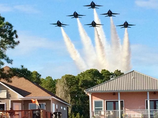 2568 Gulf Breeze Ave, Pensacola, FL 32507