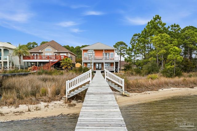 2568 Gulf Breeze Ave, Pensacola, FL 32507