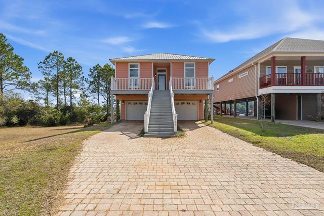 2568 Gulf Breeze Ave, Pensacola, FL 32507