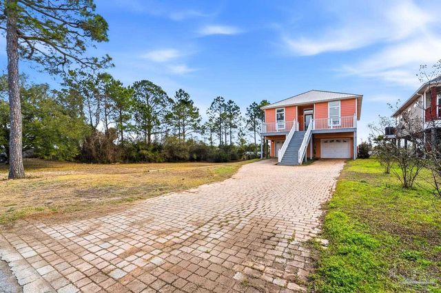 2568 Gulf Breeze Ave, Pensacola, FL 32507