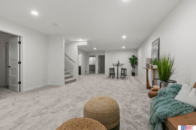 401 Half Moon Drive, Lincoln, NE 68527