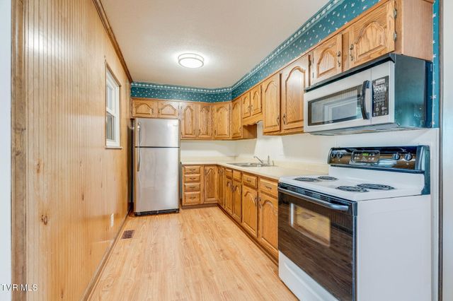 100 Fairway Drive, Gray, TN 37615