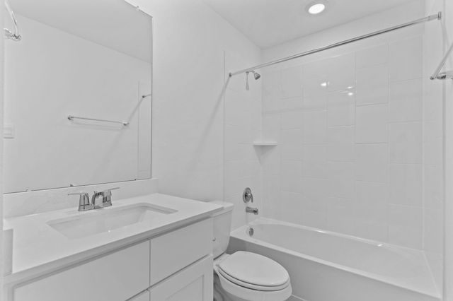 9026 Rose Water Trail, Iowa Colony, TX 77583