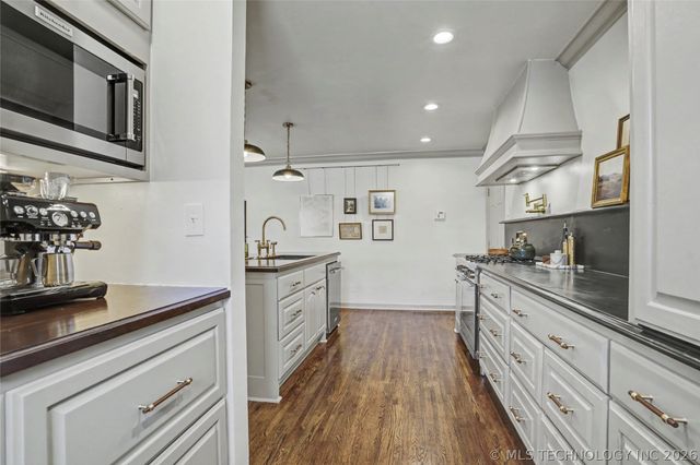 2432 E 25th Place, Tulsa, OK 74114