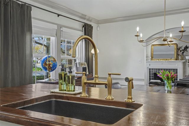 2432 E 25th Place, Tulsa, OK 74114