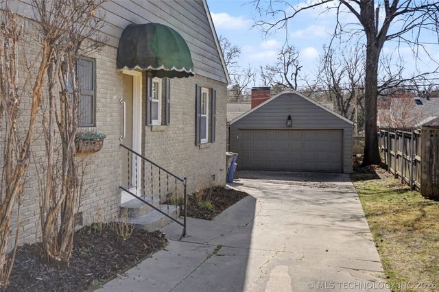 2432 E 25th Place, Tulsa, OK 74114