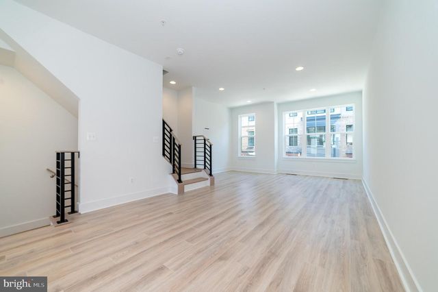 7324 BLADE DR, Falls Church, VA 22042