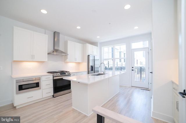 7324 BLADE DR, Falls Church, VA 22042