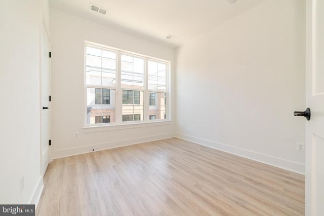 7324 BLADE DR, Falls Church, VA 22042