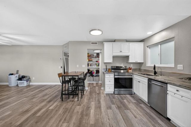 1817 E Grand Ave 11, Escondido, CA 92027