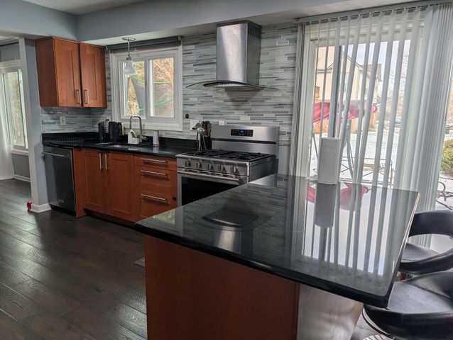 7074 Foxridge Drive, Canton, MI 48187