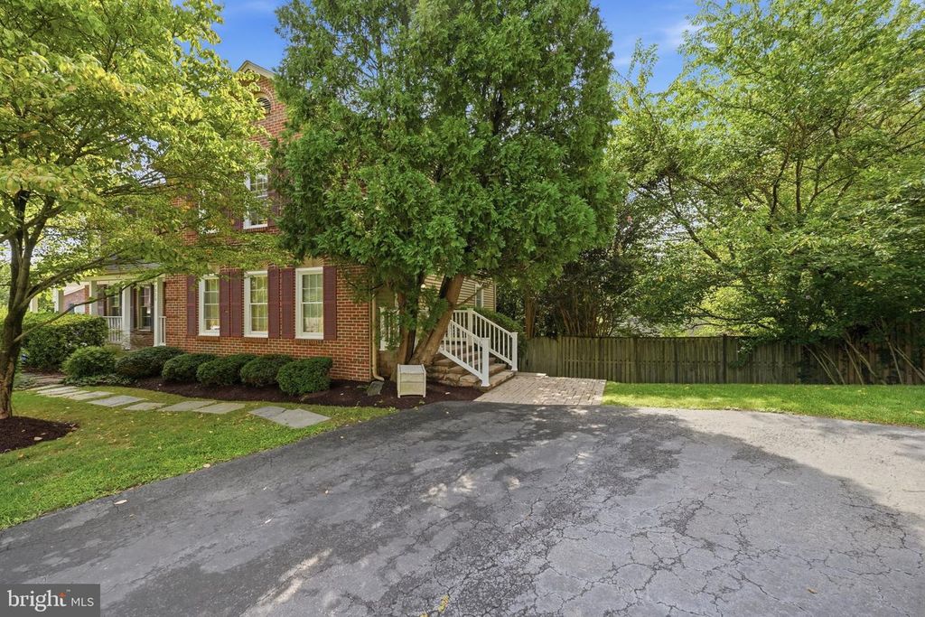 7922 JENSEN PL, Bethesda, MD 20817