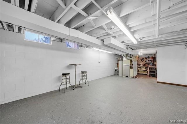 6091 Kings Shire Road, Grand Blanc, MI 48439