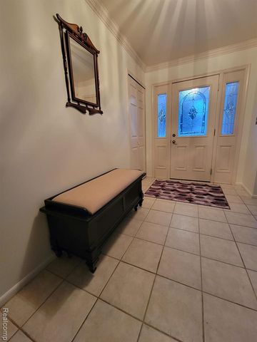 6091 Kings Shire Road, Grand Blanc, MI 48439