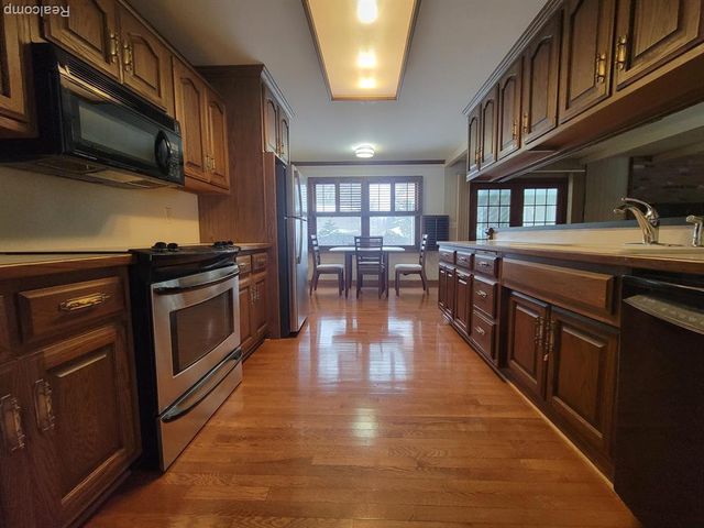 6091 Kings Shire Road, Grand Blanc, MI 48439