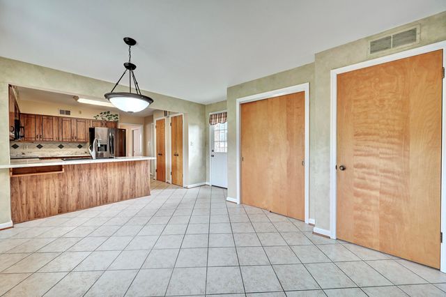249 N Ashbrook Circle, Lakeside Park, KY 41017