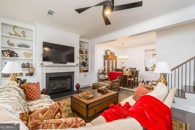 963 South on main Drive, Woodstock, GA 30188