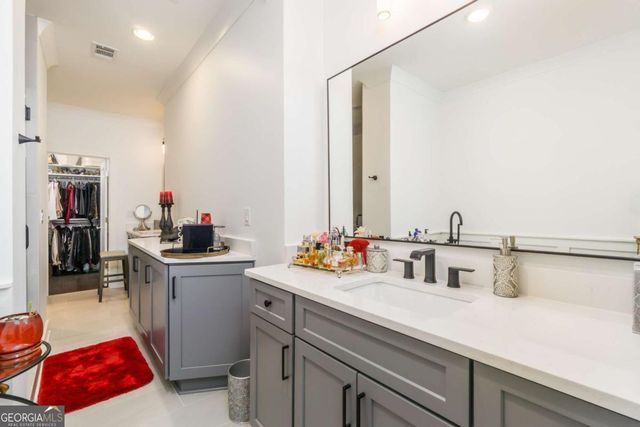 963 South on main Drive, Woodstock, GA 30188