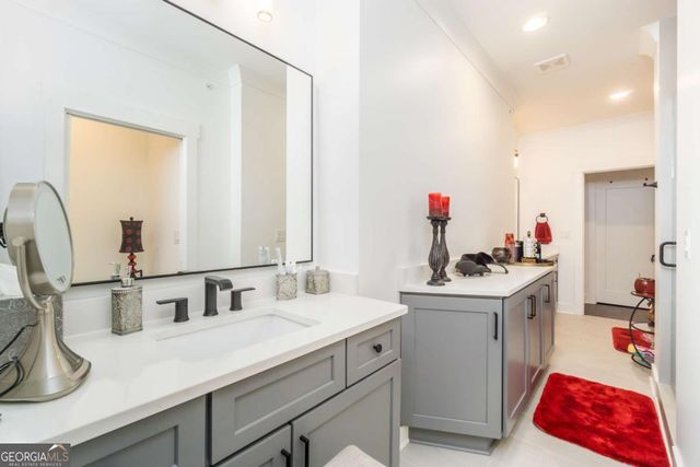 963 South on main Drive, Woodstock, GA 30188