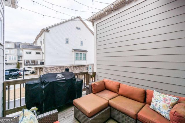 963 South on main Drive, Woodstock, GA 30188