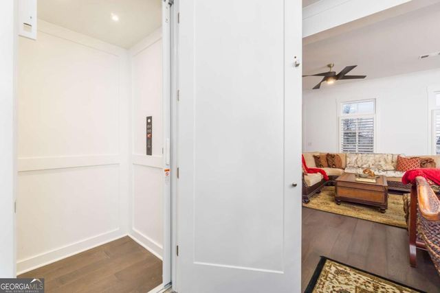 963 South on main Drive, Woodstock, GA 30188