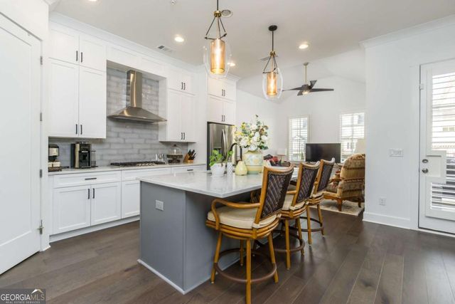 963 South on main Drive, Woodstock, GA 30188