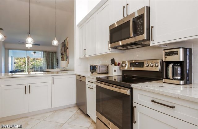 2585 Old Groves RD L203, Naples, FL 34109