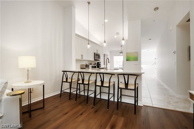 2585 Old Groves RD L203, Naples, FL 34109