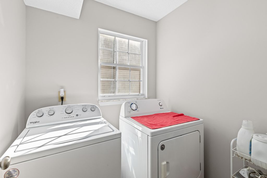 Image 14 of property listing at 2019 Wild Flower, Charleston, SC 29414