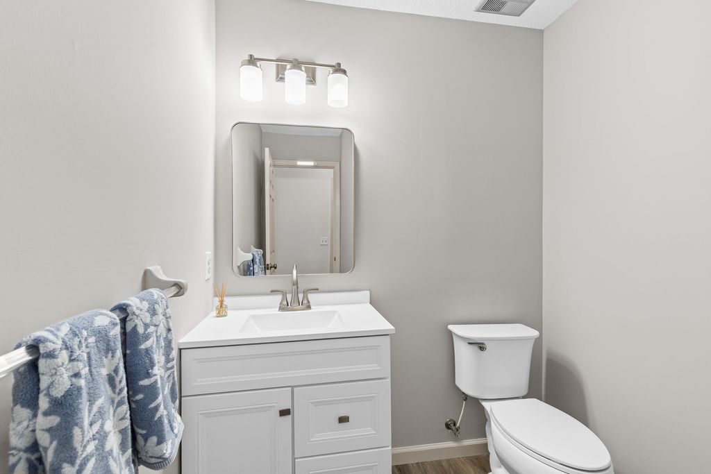 Image 15 of property listing at 2019 Wild Flower, Charleston, SC 29414