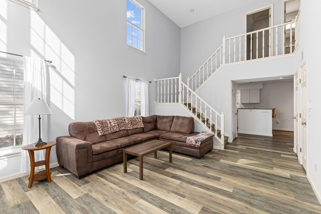 Image 4 of property listing at 2019 Wild Flower, Charleston, SC 29414