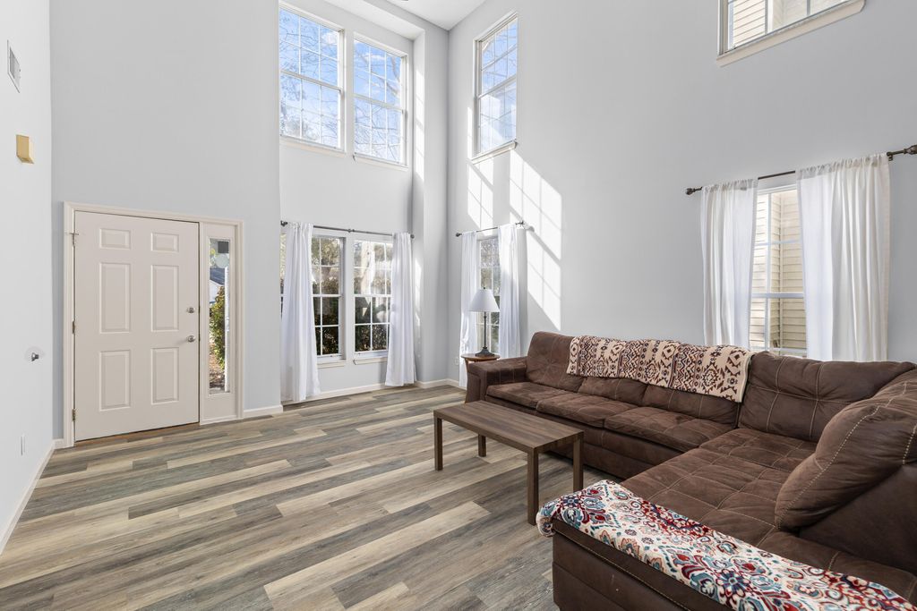 Image 6 of property listing at 2019 Wild Flower, Charleston, SC 29414