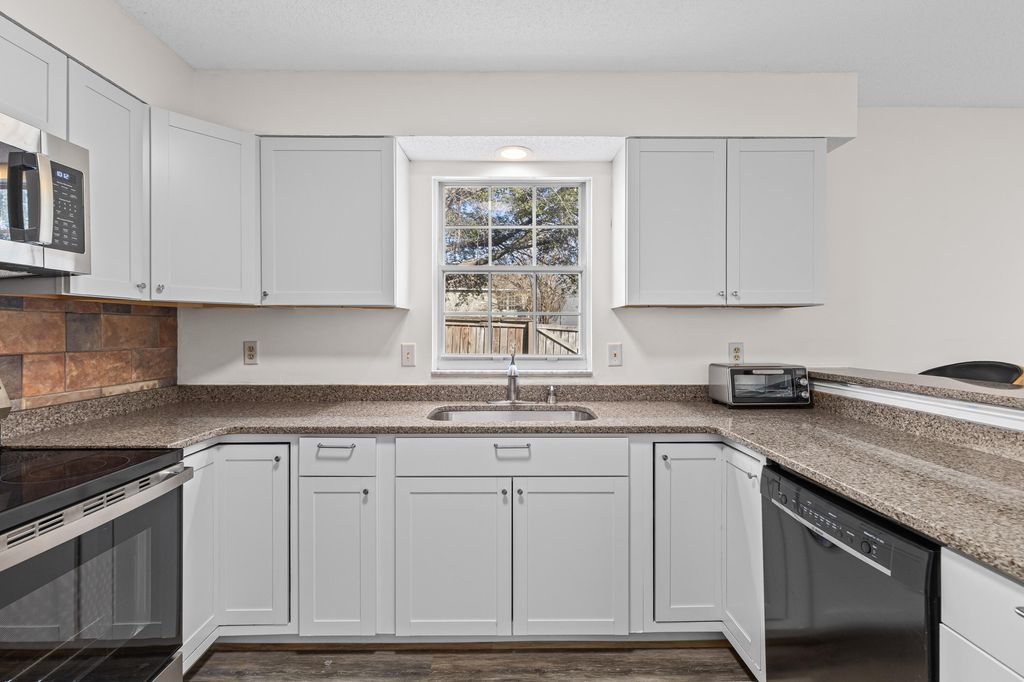 Image 8 of property listing at 2019 Wild Flower, Charleston, SC 29414