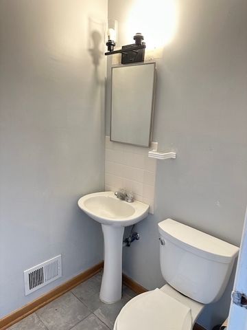 8849 N Wisner Street 1, Niles, IL 60714