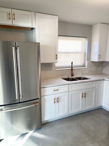 8849 N Wisner Street 1, Niles, IL 60714