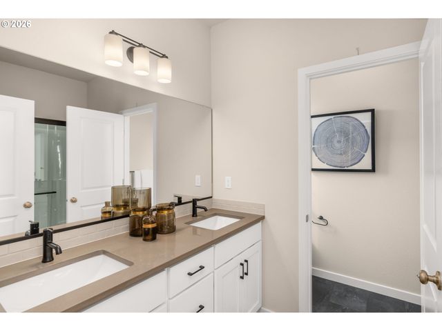 5126 Se THORNAPPLE St, Hillsboro, OR 97123